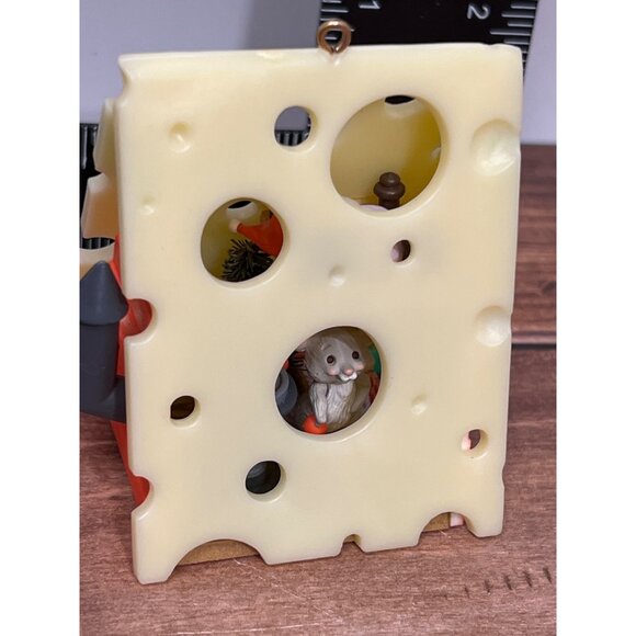 1985 HALLMARK KEEPSAKE ORNAMENT QLX706-5 SWISS CHEESE LANE LIGHTED MOUSE - Picture 8 of 9